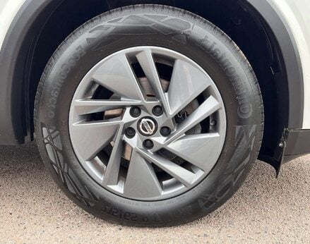 Nissan Qashqai 1.3 Qashqai Acenta Premium DiG-T MHEV CVT 5dr 13