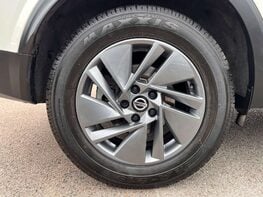 Nissan Qashqai 1.3 Qashqai Acenta Premium DiG-T MHEV CVT 5dr 14