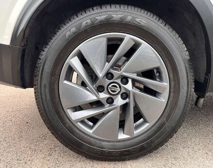 Nissan Qashqai 1.3 Qashqai Acenta Premium DiG-T MHEV CVT 5dr 14