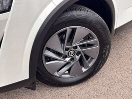 Nissan Qashqai 1.3 Qashqai Acenta Premium DiG-T MHEV CVT 5dr 3