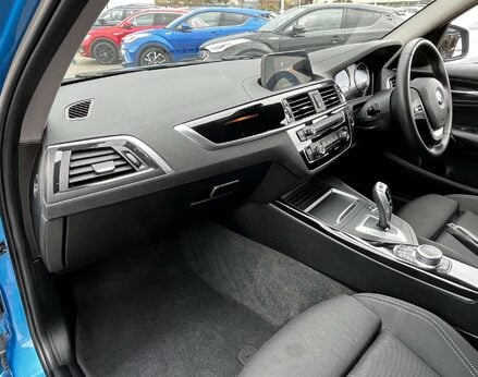 BMW 1 Series 2.0 118D Sport Auto 5dr 17