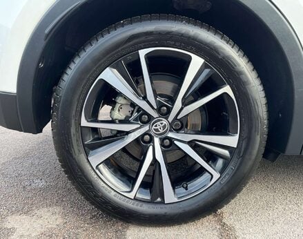 Toyota C-HR 1.8 C-HR Design HEV CVT 5dr 15