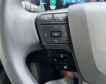 Toyota C-HR 1.8 C-HR Design HEV CVT 5dr 51