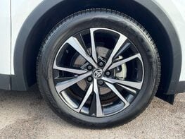 Toyota C-HR 1.8 C-HR Design HEV CVT 5dr 16