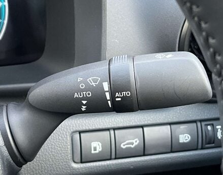 Toyota C-HR 1.8 C-HR Design HEV CVT 5dr 54