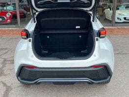 Toyota C-HR 1.8 C-HR Design HEV CVT 5dr 61