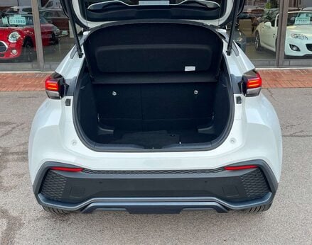 Toyota C-HR 1.8 C-HR Design HEV CVT 5dr 61