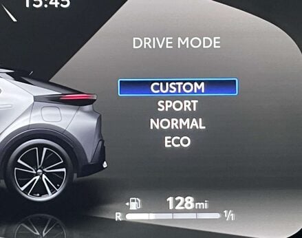 Toyota C-HR 1.8 C-HR Design HEV CVT 5dr 25