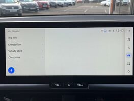 Toyota C-HR 1.8 C-HR Design HEV CVT 5dr 37