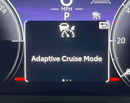 Toyota C-HR 1.8 C-HR Design HEV CVT 5dr 32