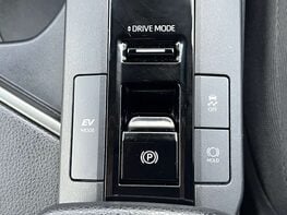 Toyota C-HR 1.8 C-HR Design HEV CVT 5dr 49