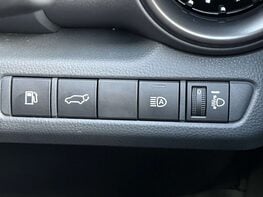 Toyota C-HR 1.8 C-HR Design HEV CVT 5dr 55