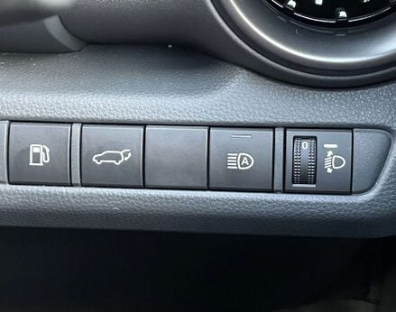 Toyota C-HR 1.8 C-HR Design HEV CVT 5dr 55