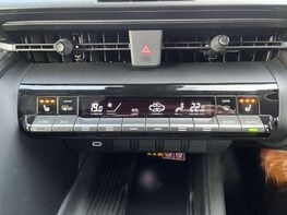 Toyota C-HR 1.8 C-HR Design HEV CVT 5dr 43