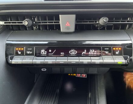 Toyota C-HR 1.8 C-HR Design HEV CVT 5dr 43