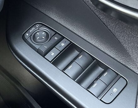 Toyota C-HR 1.8 C-HR Design HEV CVT 5dr 56