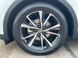 Toyota C-HR 1.8 C-HR Design HEV CVT 5dr 13