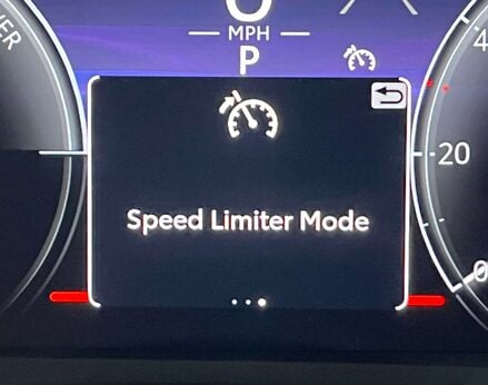 Toyota C-HR 1.8 C-HR Design HEV CVT 5dr 31