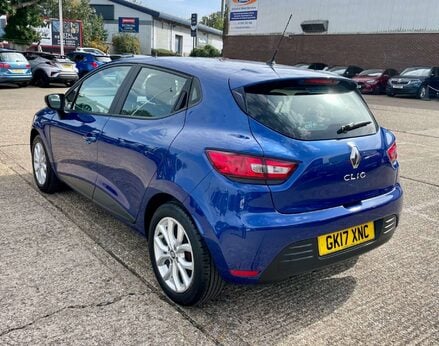 Renault Clio 1.1 Clio Play 5dr 9