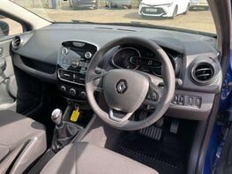 Renault Clio 1.1 Clio Play 5dr 17