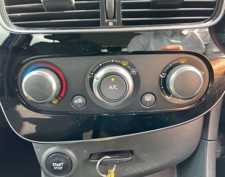 Renault Clio 1.1 Clio Play 5dr 31