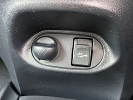 Toyota Yaris 1.3 Yaris Icon VVT-I 5dr 36