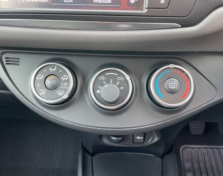 Toyota Yaris 1.3 Yaris Icon VVT-I 5dr 35