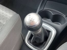 Toyota Yaris 1.3 Yaris Icon VVT-I 5dr 37