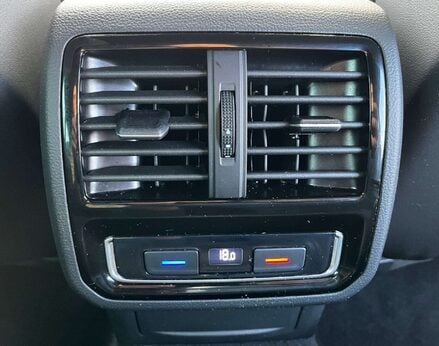 Volkswagen Passat 1.5 Passat R-Line TSi Evo 5dr 17