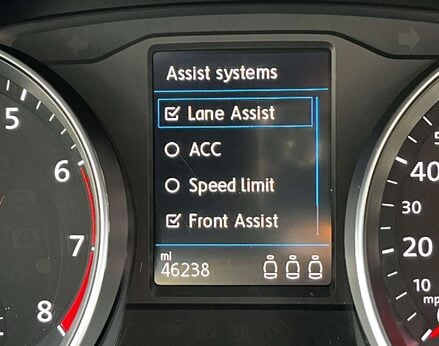 Volkswagen Passat 1.5 Passat R-Line TSi Evo 5dr 32