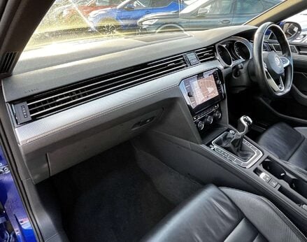 Volkswagen Passat 1.5 Passat R-Line TSi Evo 5dr 23