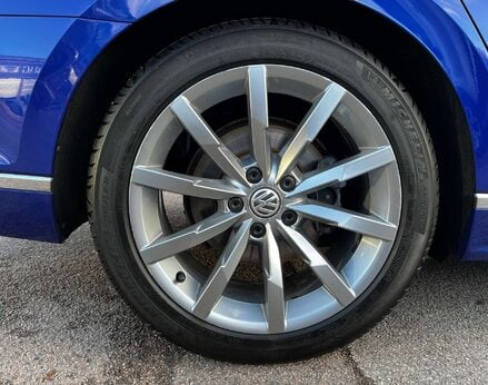 Volkswagen Passat 1.5 Passat R-Line TSi Evo 5dr 15