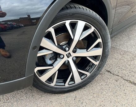 SEAT Arona 1.0 Arona Xperience Luxury EcoTSI Semi-Auto 5dr 3