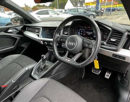Audi A1 1.0 A1 Sportback 25 TFSI Black Edition Semi-Auto 5dr 18