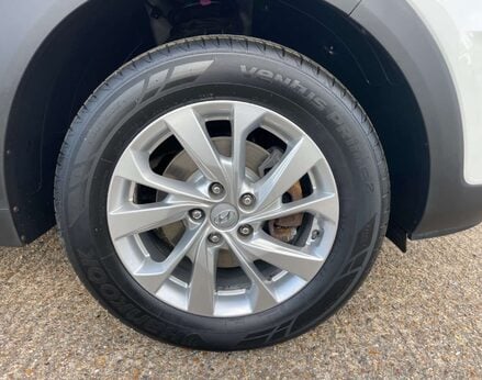 Hyundai TUCSON 1.6 Tucson SE Nav GDi 2WD 5dr 15