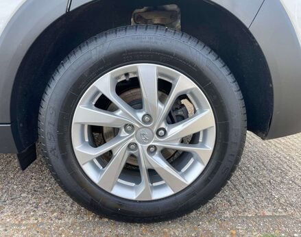 Hyundai TUCSON 1.6 Tucson SE Nav GDi 2WD 5dr 16