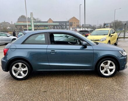 Audi A1 1.0 A1 Sport Nav TFSI Semi-Auto 3dr 10