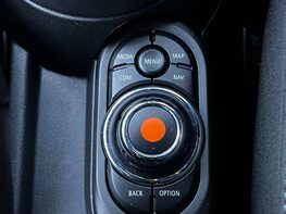 Mini Hatch 1.5 Cooper Sport Auto 3dr 57