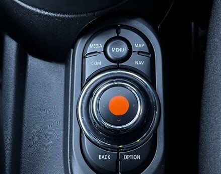 Mini Hatch 1.5 Cooper Sport Auto 3dr 57