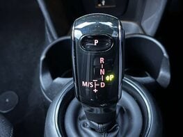 Mini Hatch 1.5 Cooper Sport Auto 3dr 56