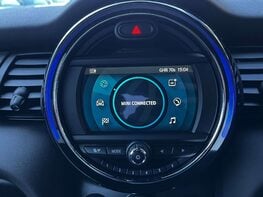 Mini Hatch 1.5 Cooper Sport Auto 3dr 27