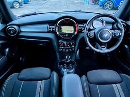 Mini Hatch 1.5 Cooper Sport Auto 3dr 2