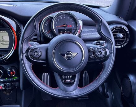 Mini Hatch 1.5 Cooper Sport Auto 3dr 20