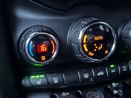 Mini Hatch 1.5 Cooper Sport Auto 3dr 52