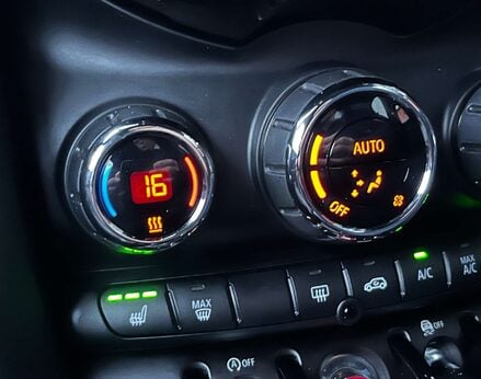 Mini Hatch 1.5 Cooper Sport Auto 3dr 52