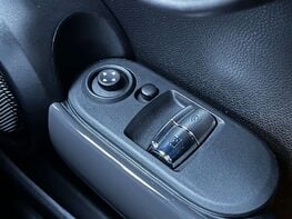 Mini Hatch 1.5 Cooper Sport Auto 3dr 64