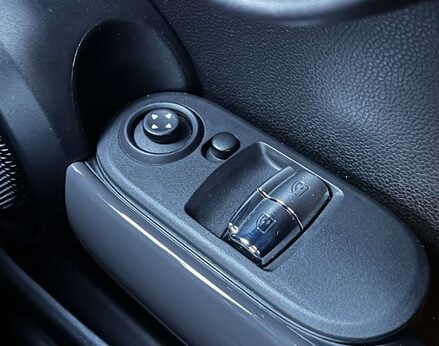 Mini Hatch 1.5 Cooper Sport Auto 3dr 64