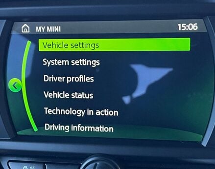 Mini Hatch 1.5 Cooper Sport Auto 3dr 38