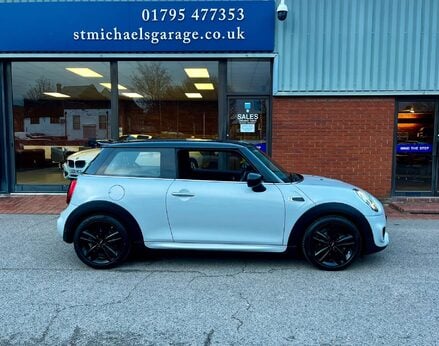 Mini Hatch 1.5 Cooper Sport Auto 3dr 10
