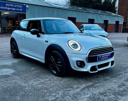 Mini Hatch 1.5 Cooper Sport Auto 3dr 4